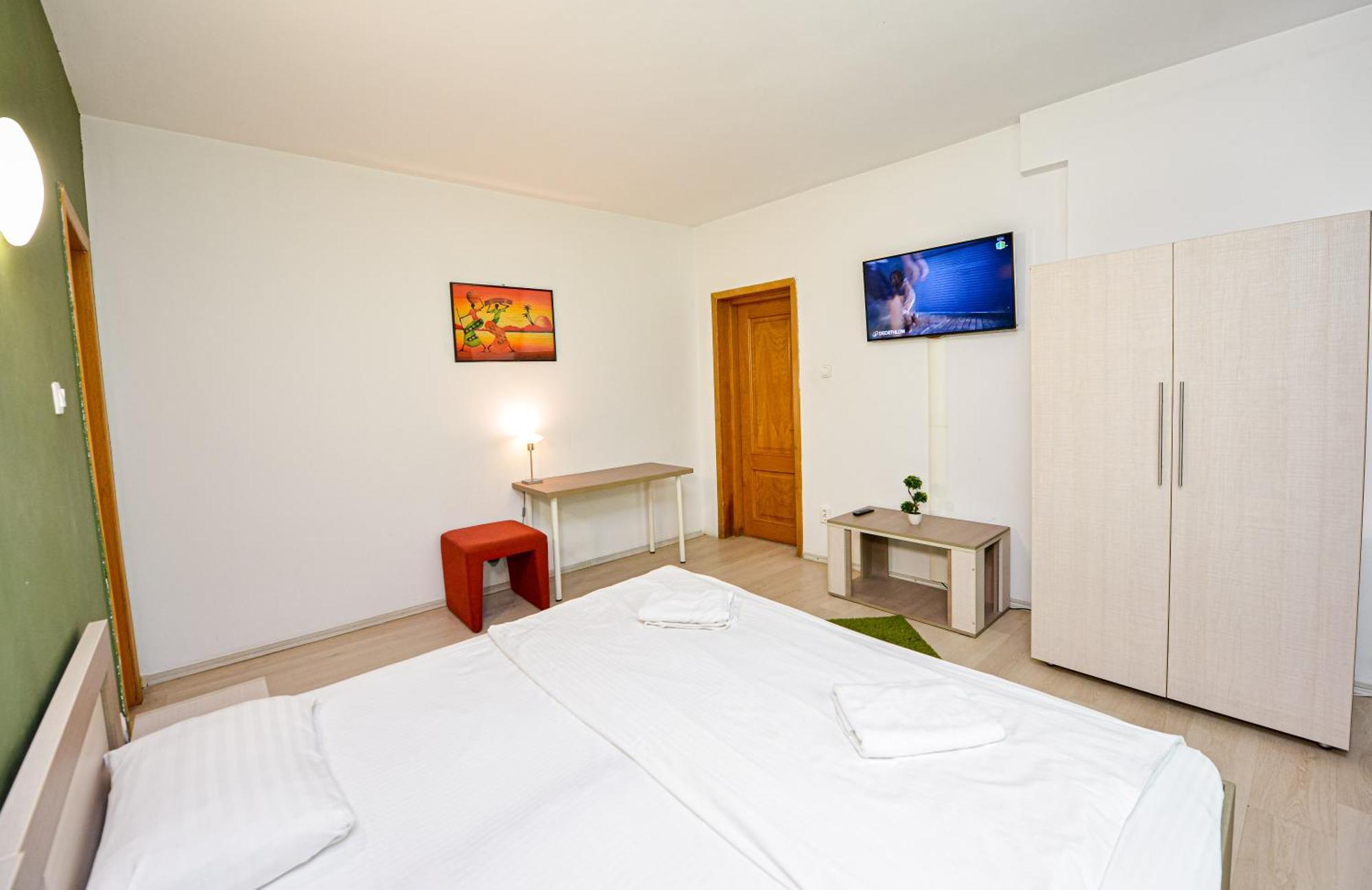 The Lincoln Suites - Central Shabbat Friendly Apartments ブカレスト エクステリア 写真