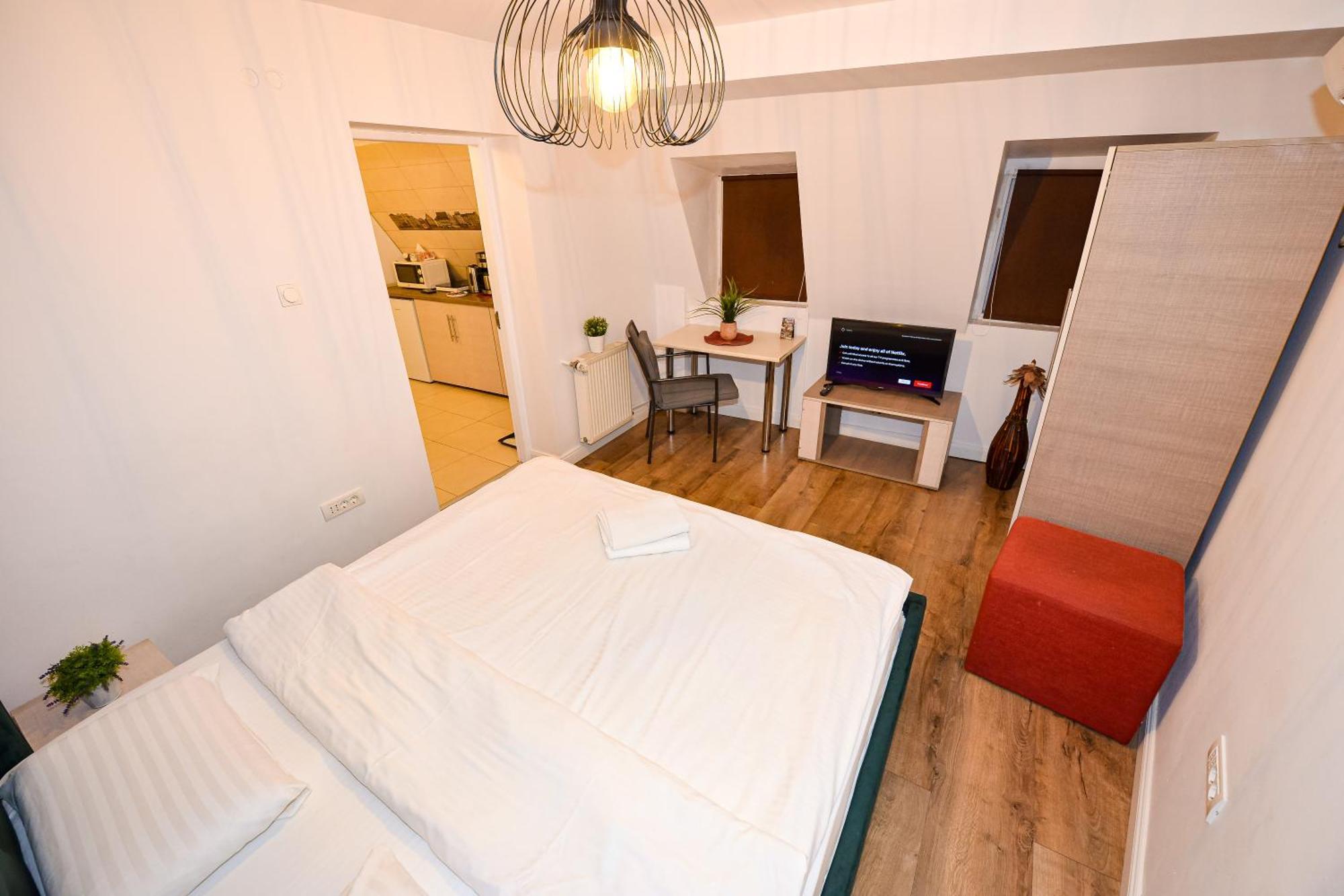 The Lincoln Suites - Central Shabbat Friendly Apartments ブカレスト エクステリア 写真