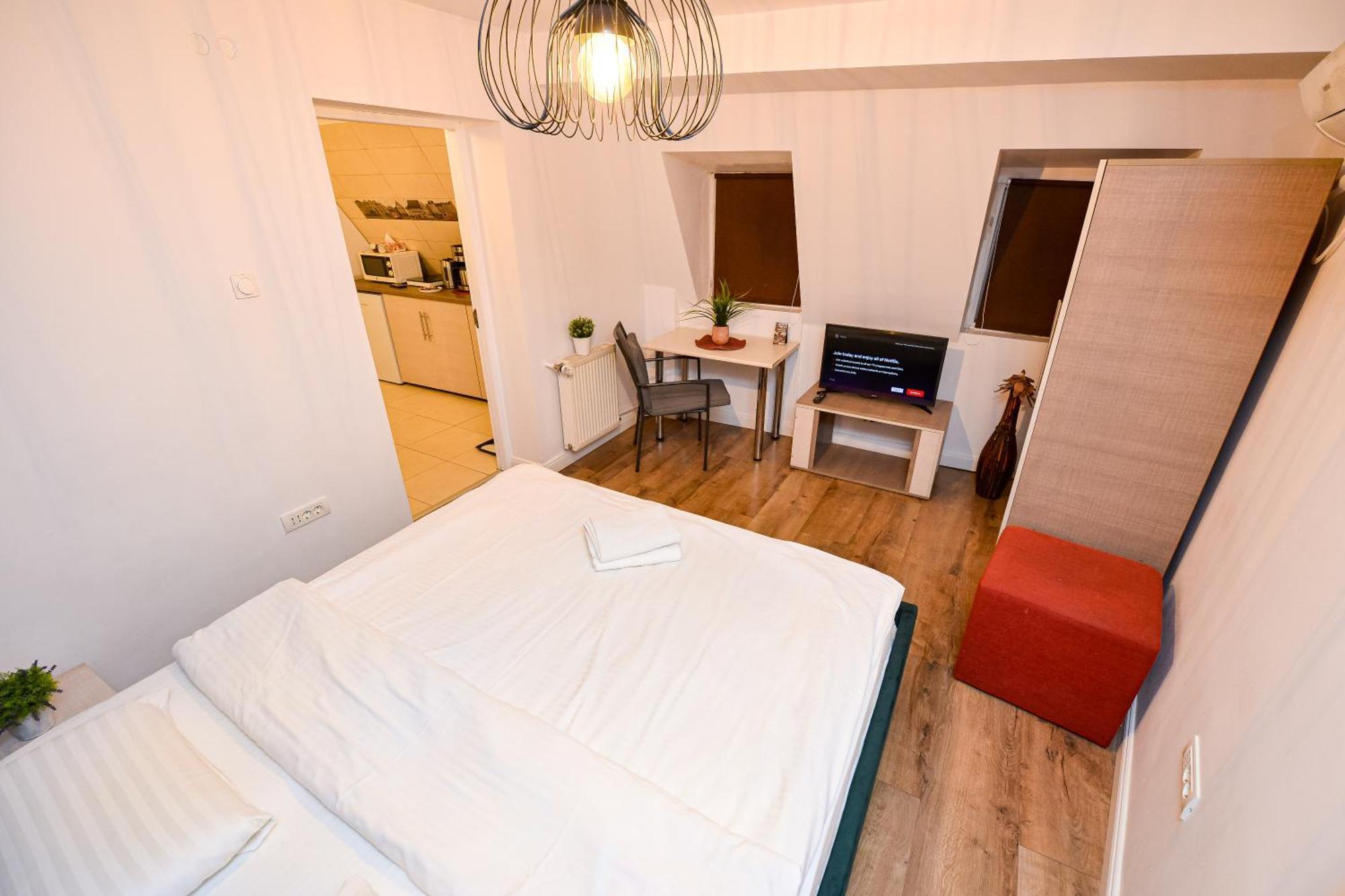 The Lincoln Suites - Central Shabbat Friendly Apartments ブカレスト エクステリア 写真