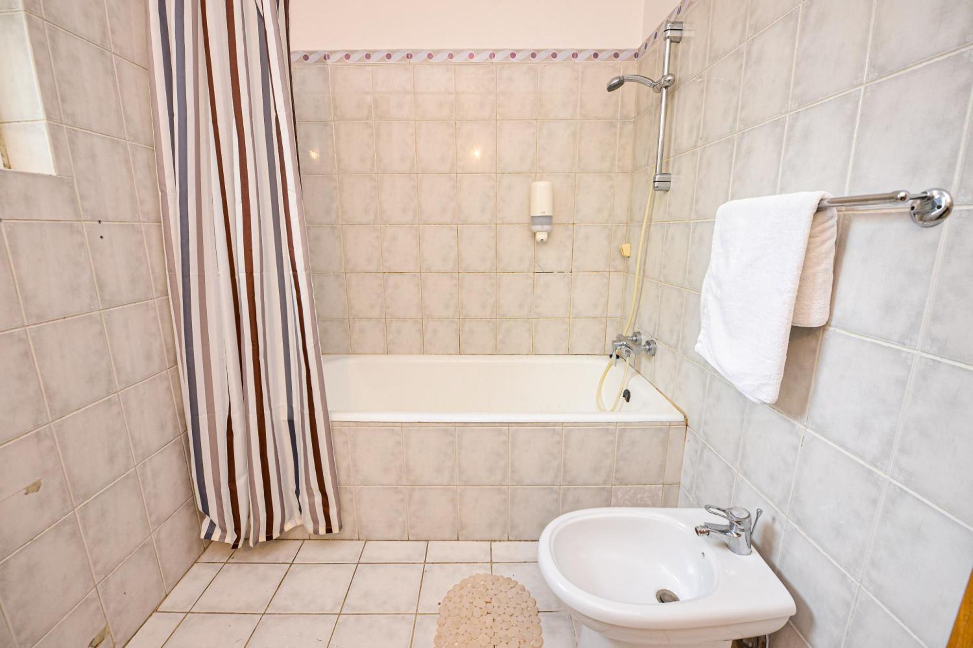 The Lincoln Suites - Central Shabbat Friendly Apartments ブカレスト エクステリア 写真